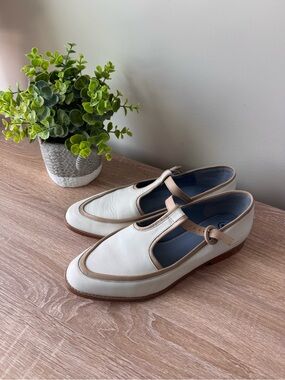 Blue Bird Shoes Luxury
Brazilian Leather T-Strap Flats
- Size US 11 / EU 42